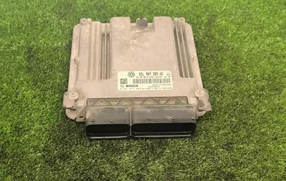 Volkswagen PASSAT B7 Engine control unit/module 03L907309