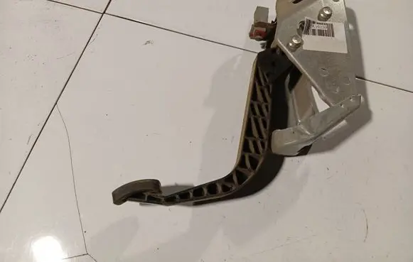 Opel Zafira B Brake pedal 13192503
