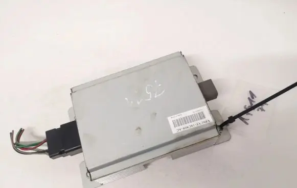 Dodge Caliber Sound amplifier vp6cyf18c808ac vp6cyf-18c808-ac