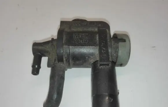 Volkswagen Touran I Vacuum valve 1K0906283A