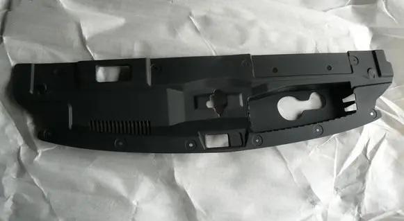 Engine bonnet/hood lock trim molding