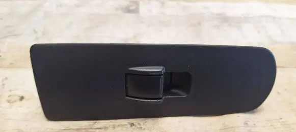 Mitsubishi Colt CZ3 Electric window control switch MR587944