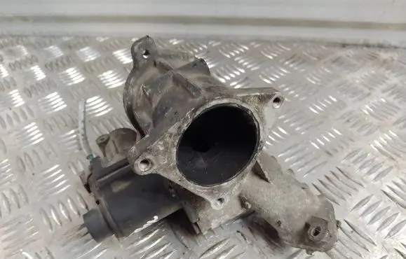 Volkswagen Caddy EGR valve 03G129637A