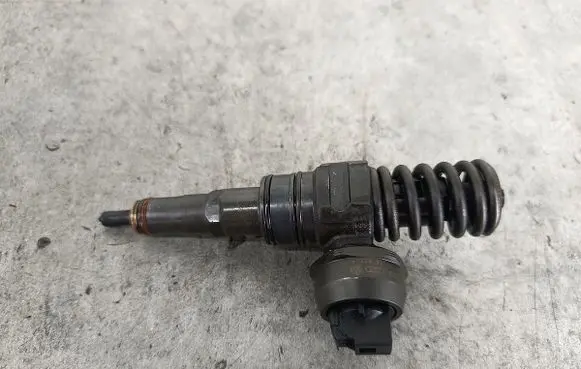 Volkswagen PASSAT B5.5 Fuel injector