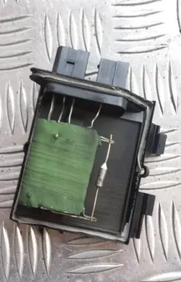 Audi 80 90 S2 B4 Heater blower fan relay 893959263