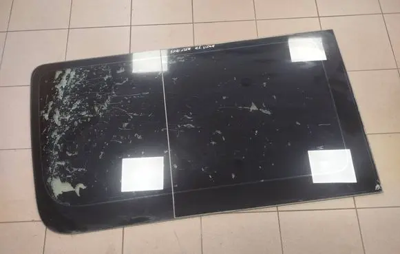 Mercedes-Benz Sprinter W906 Side middle window/glass 43R001167