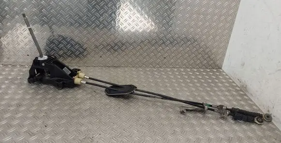 Toyota Yaris Gear shifter/selector 335300D040