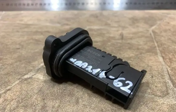 BMW 5 F10 F11 Mass air flow meter 8506408