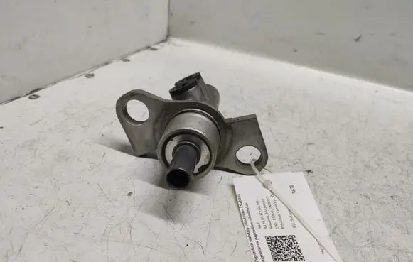Audi A4 S4 B5 8D Master brake cylinder