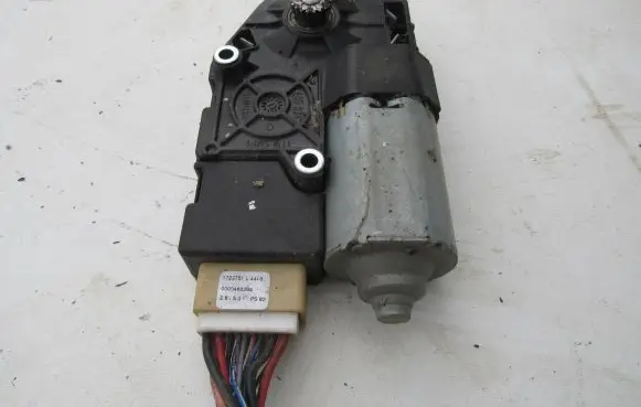 Mercedes-Benz E C207 W207 Sunroof motor/actuator A2079023000 A2079006600