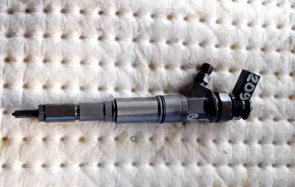 BMW 1 E81 E87 Fuel injector 0445110209