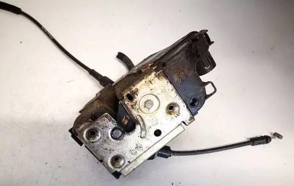 Nissan Primera Front door lock