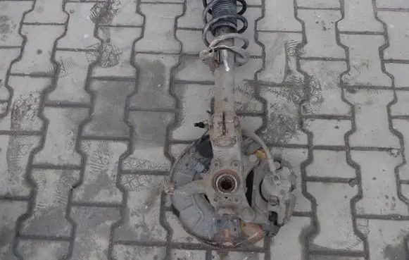 Seat Leon (1P) Front wheel hub spindle knuckle
