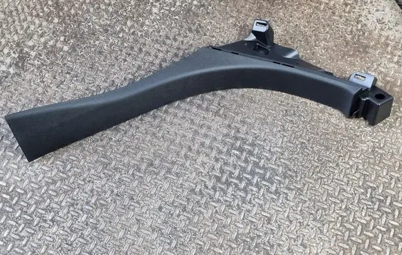 (D)pillar trim (top)