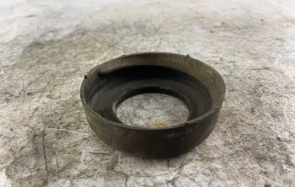 Mercedes-Benz C W202 Rear coil spring rubber mount 2013250944