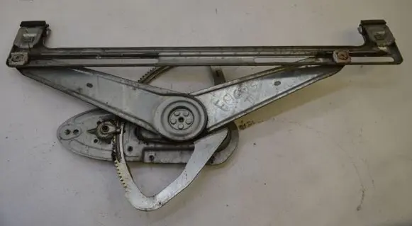 Ford Focus Front window lifting mechanism without motor
