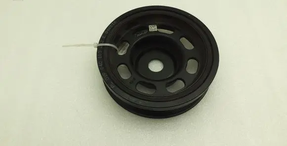 Skoda Fabia Mk3 (NJ) Crankshaft pulley 04C105243E