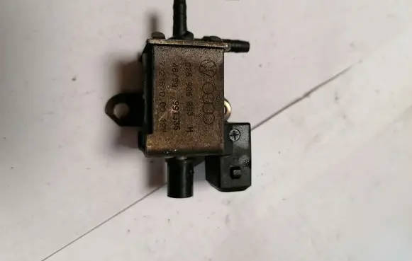 Audi A4 S4 B5 8D Turbo solenoid valve 026906283H