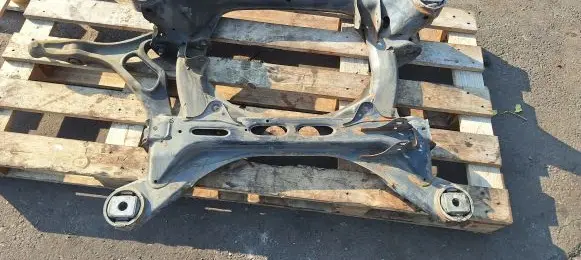 Volkswagen Touareg I Front subframe