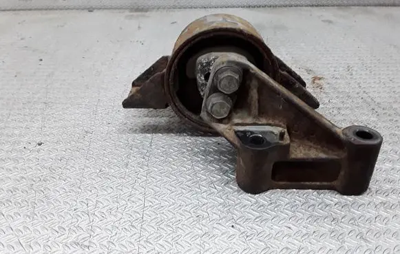 Chevrolet Aveo Engine mount bracket