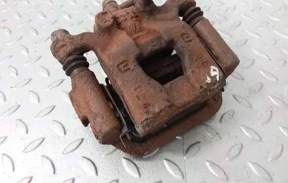 Nissan Juke I F15 Rear brake caliper 440011KD0A