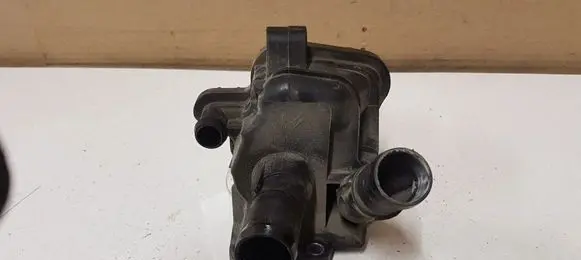 Peugeot 3008 I Thermostat/thermostat housing 9684588980