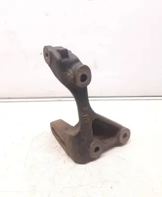 Honda CR-V Generator/alternator bracket 