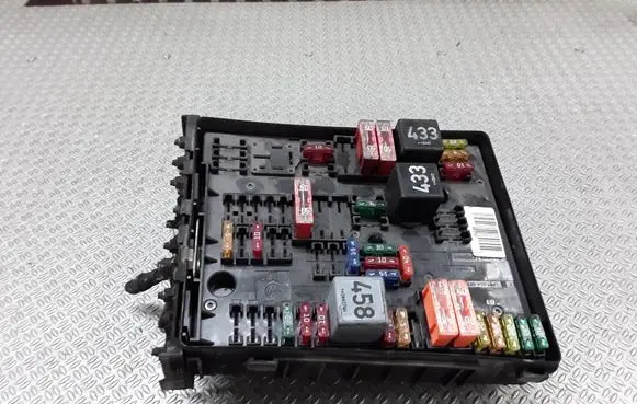 Audi A3 S3 8P Fuse module 1K0937124K