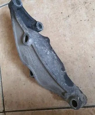Volkswagen Transporter - Caravelle T4 Gearbox mounting bracket 02B409905J