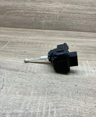 BMW 3 E46 Headlight level adjustment motor 8363925 00728250
