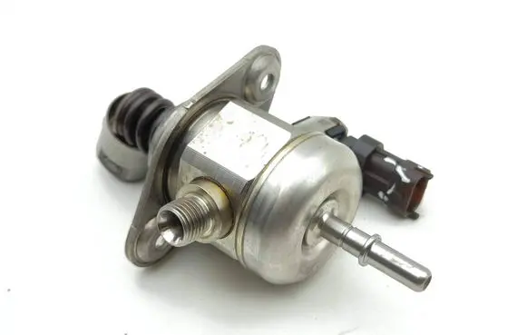 Alfa Romeo Giulia Fuel injection high pressure pump 50050785 04893752AA