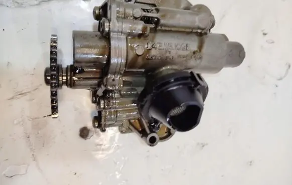 Audi A4 S4 B9 Oil pump 04E115109E