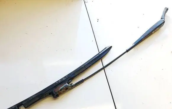 Volkswagen PASSAT B6 Front wiper blade arm 3C1955410B