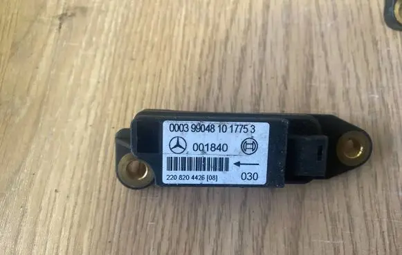 Mercedes-Benz S W220 Airbag deployment crash/impact sensor 00039904810 001840 2208204426