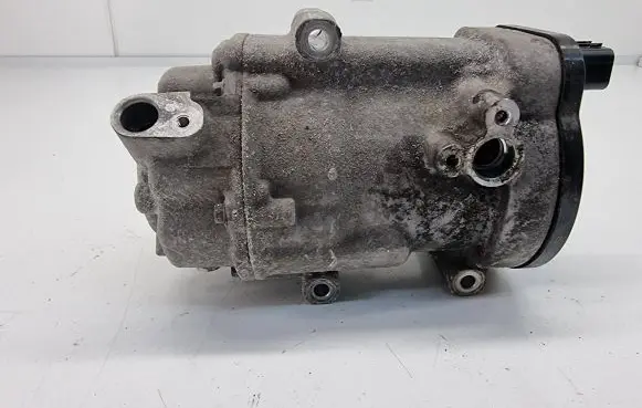 Toyota RAV 4 (XA50) Air conditioning (A/C) compressor (pump) 0424001101 ESB27C 6D03718