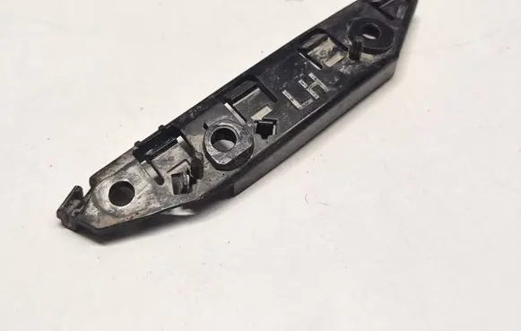 Front bumper mounting bracket