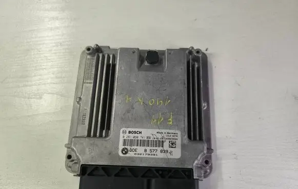 BMW 5 F10 F11 Engine control unit/module 8577839 0281030741 030179391