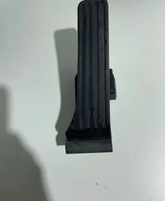 Mercedes-Benz C W204 Accelerator throttle pedal A2043000204