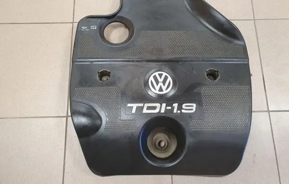 Volkswagen PASSAT B5 Engine cover (trim) 038103925E