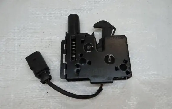 Volkswagen Polo VI Engine bonnet/hood lock/catch 8S0823509