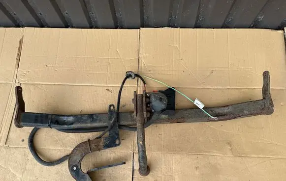 Volkswagen PASSAT B5.5 Tow bar 1608472480 55R019856 9665524180
