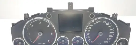 Volkswagen Touareg I Speedometer (instrument cluster) 7L6920881A