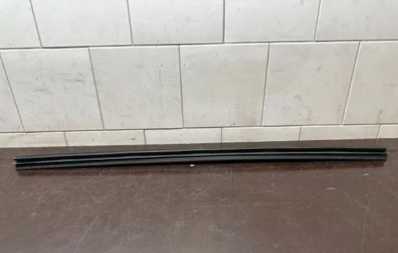 Honda HR-V Rubber seal front door window/glass 