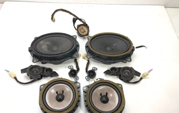 Toyota Avensis T270 Audio system kit 8616005170