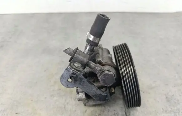Peugeot 407 Power steering pump 