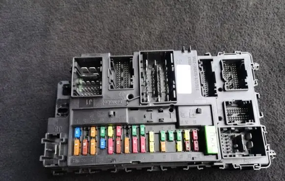 Ford Mondeo MK V Fuse module FU5T15604DAL