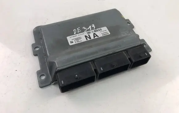 Dacia Sandero Engine control unit/module ECU 237105098S 237105100S