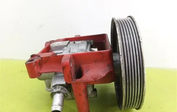 Audi A4 S4 B5 8D Power steering pump 078145255