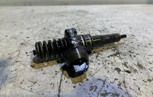 Skoda Octavia Mk2 (1Z) Fuel injector 036130073AG