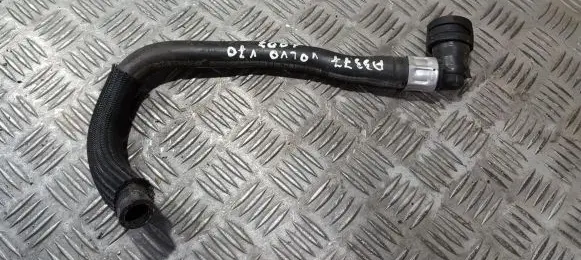 Volvo V70 Engine coolant pipe/hose